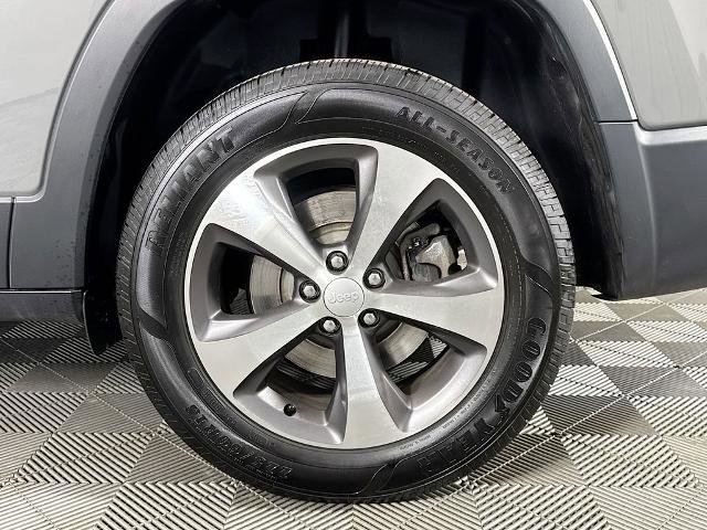 Used 2021 Jeep Cherokee Limited AWD/4WD image 32