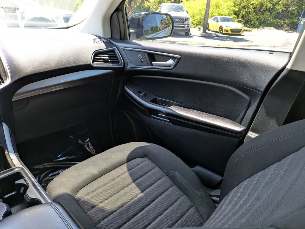 Certified 2024 Ford Edge SE w/ Black Appearance Package image 18