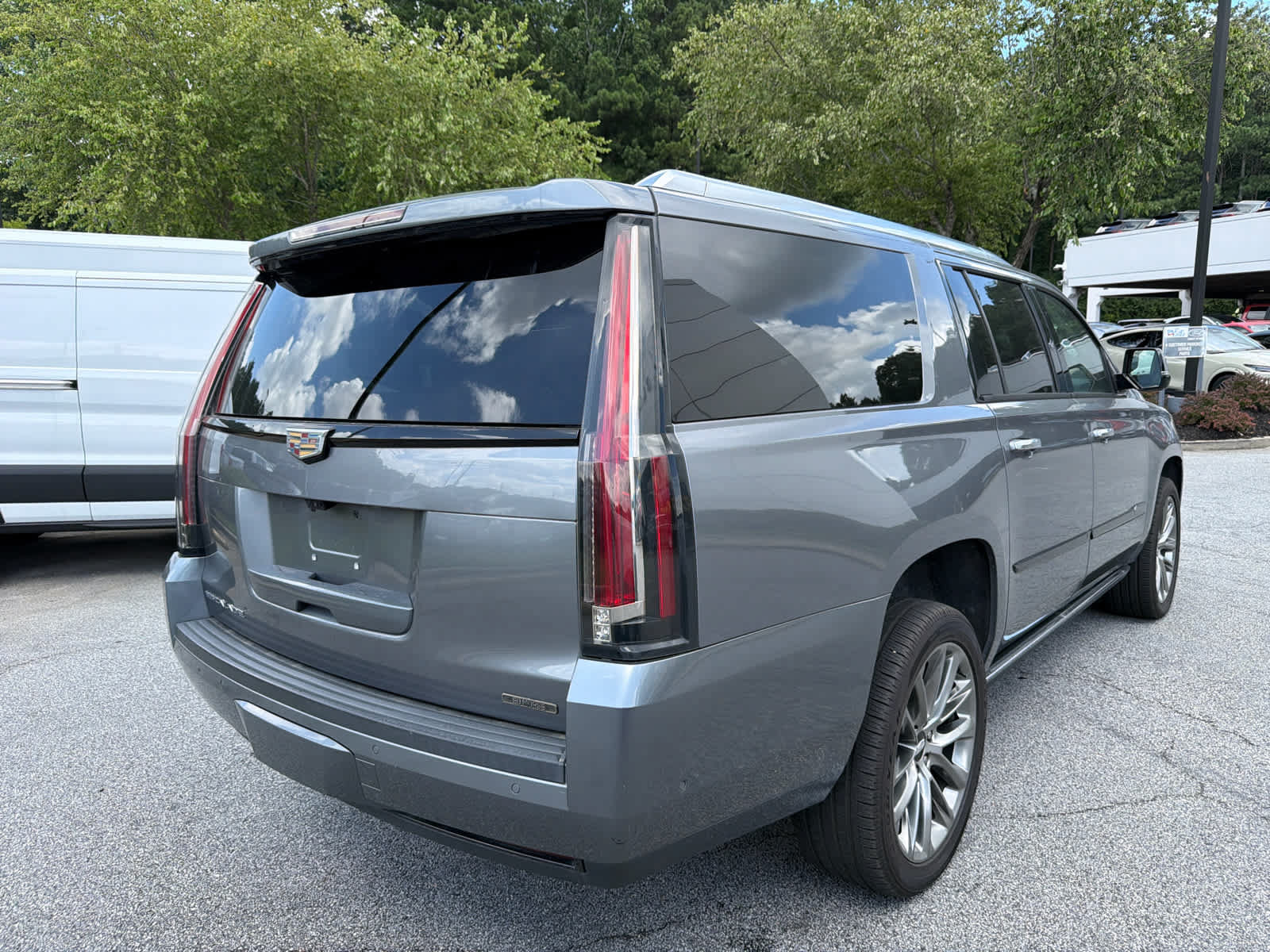 Used 2020 Cadillac Escalade ESV Premium Luxury w/ Escalade Sport Edition RWD image 4