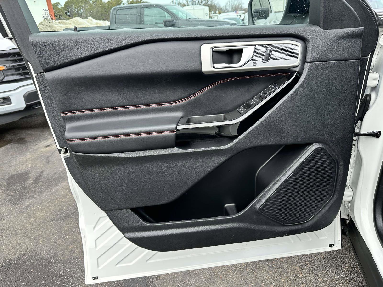 Certified 2022 Ford Explorer ST-Line w/ Class IV Trailer Tow Package image 9