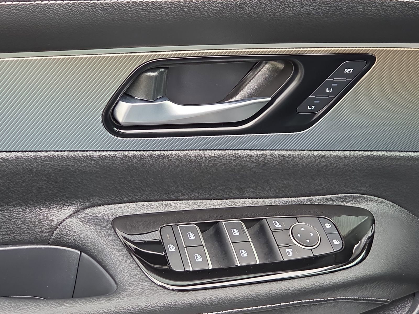 Used 2025 Nissan Murano SL image 13