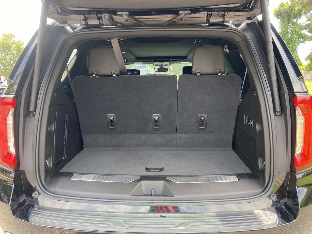 Used 2021 GMC Yukon AT4 w/ Rear Media and Nav Package AWD/4WD image 7