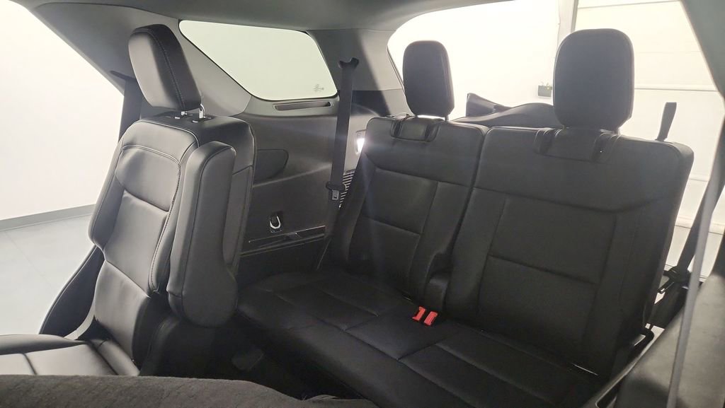 Certified 2024 Ford Explorer XLT w/ Equipment Group 202A image 31