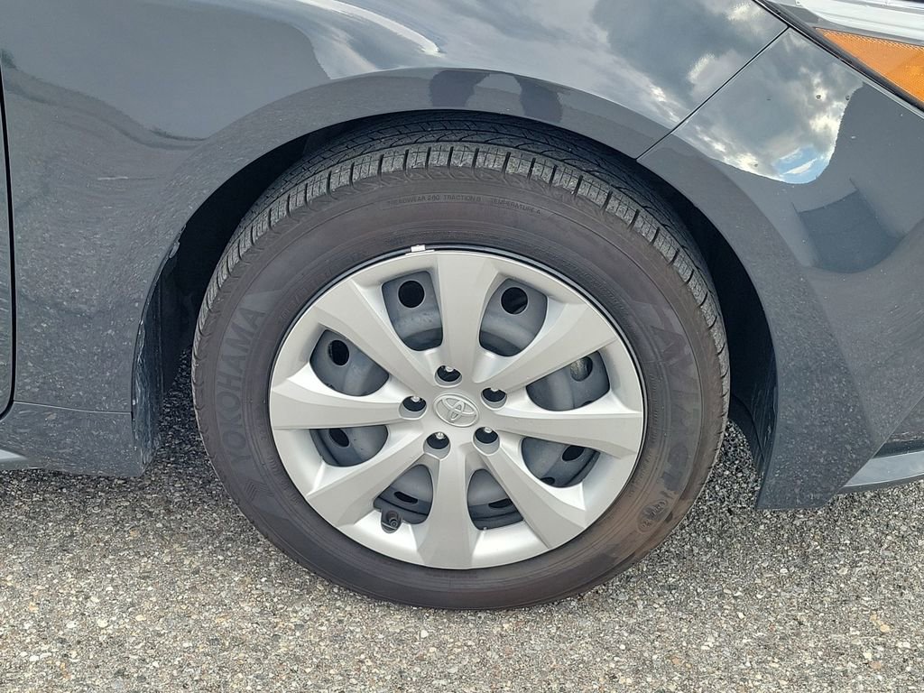 Used 2026 Toyota Corolla LE FWD image 7