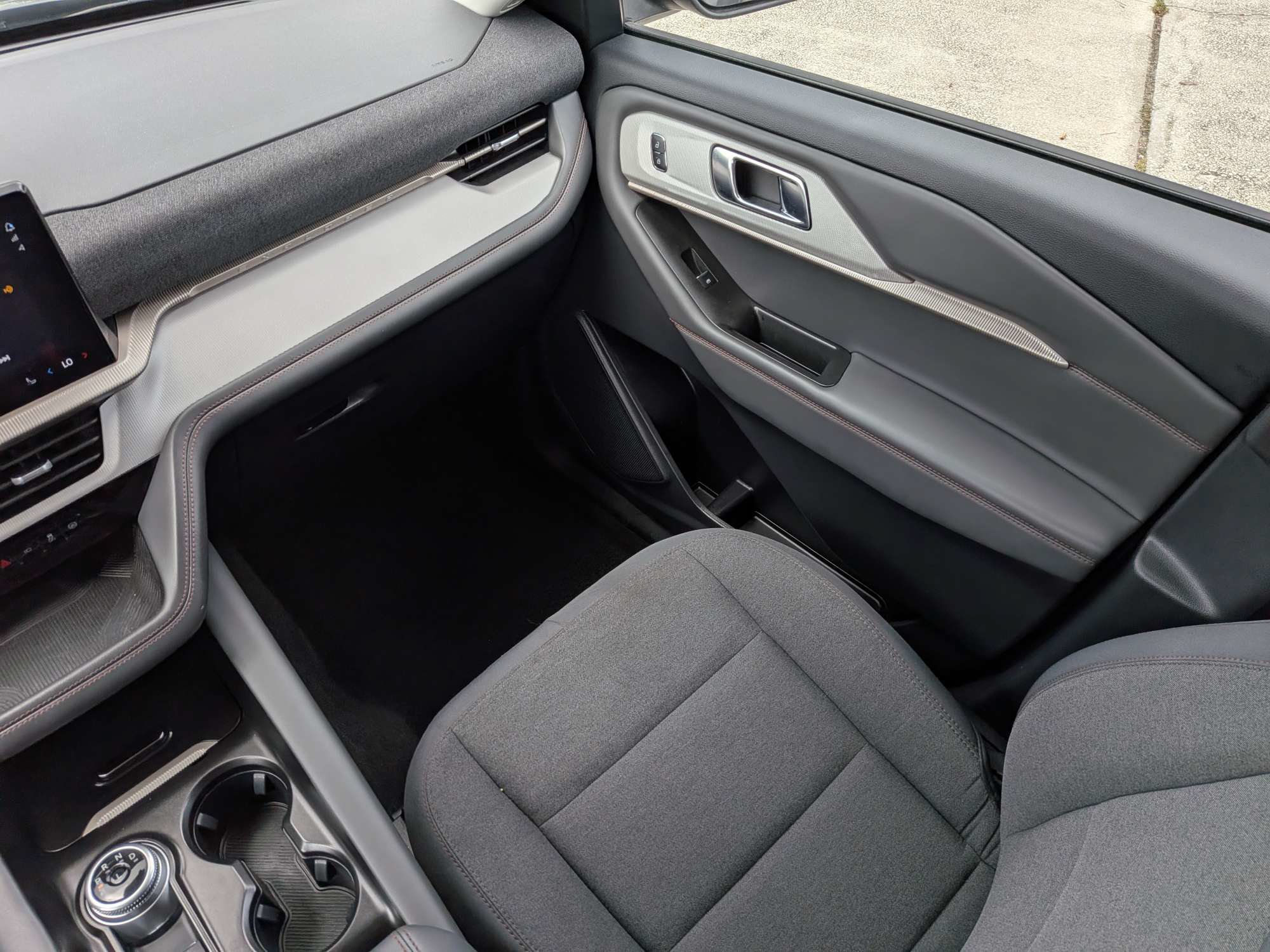 Certified 2025 Ford Explorer Active RWD image 19
