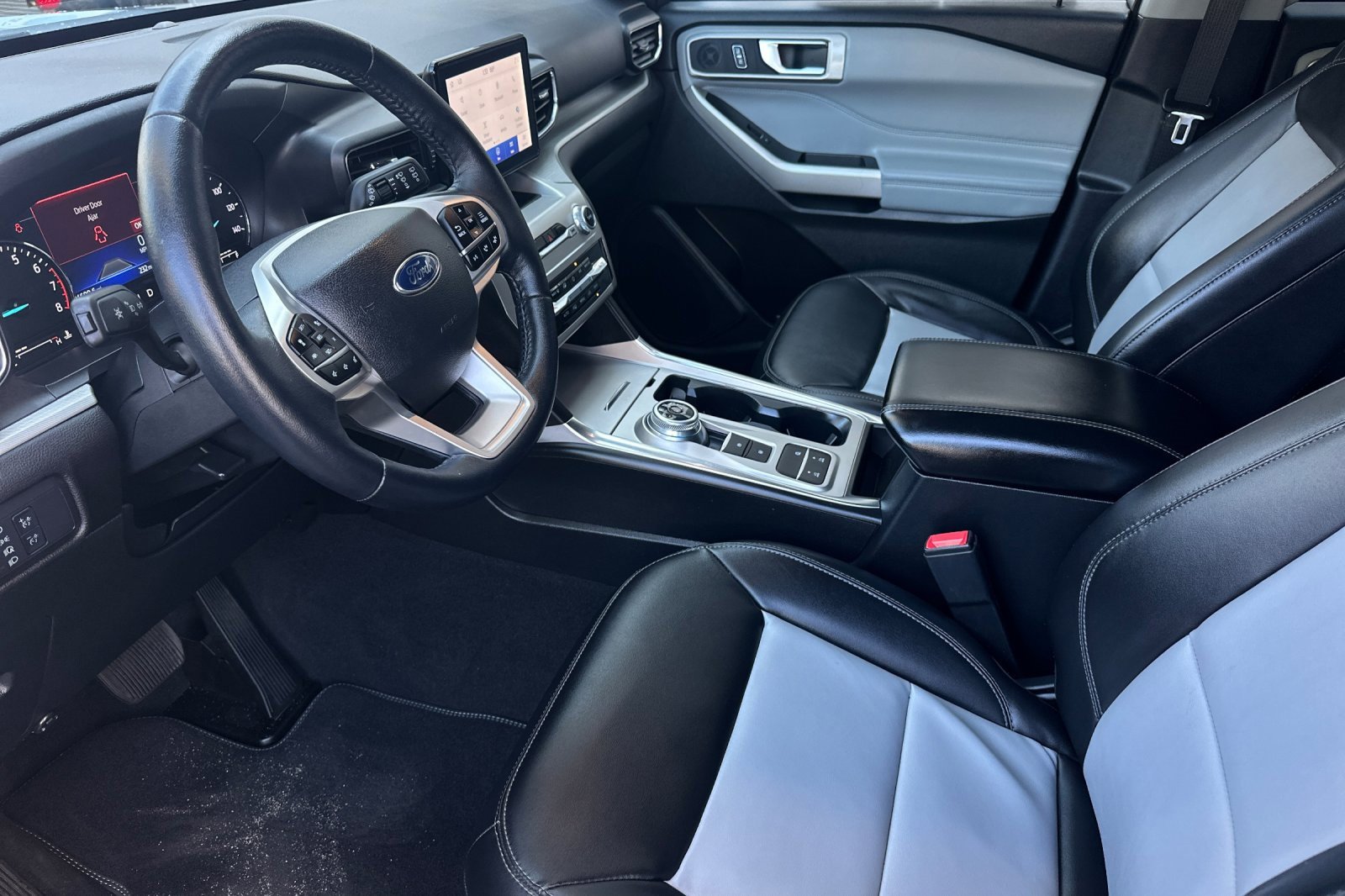 Certified 2022 Ford Explorer XLT w/ Equipment Group 202A image 9