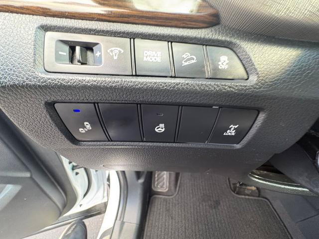 Used 2017 Hyundai Santa Fe Sport w/ 2.4L Tech Package 04 AWD/4WD image 18