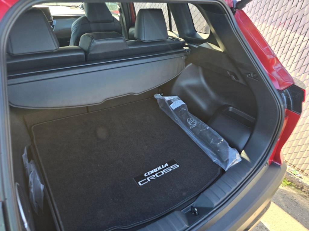 Used 2024 Toyota Corolla Cross XSE image 11