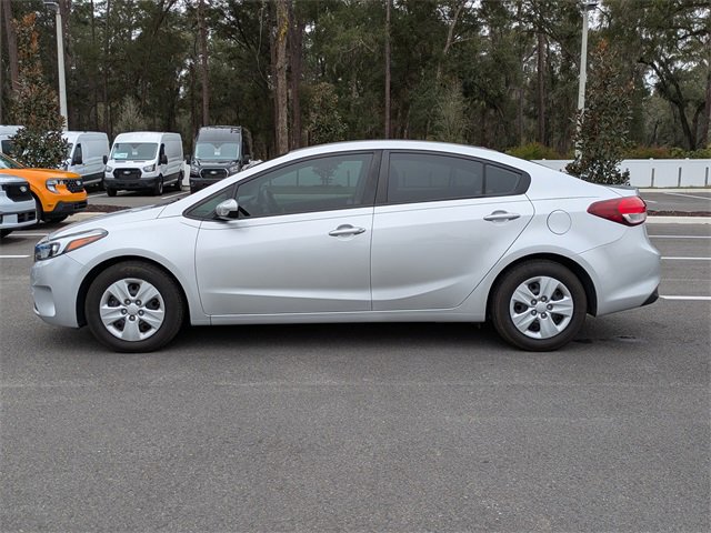 Used 2017 Kia Forte LX image 2