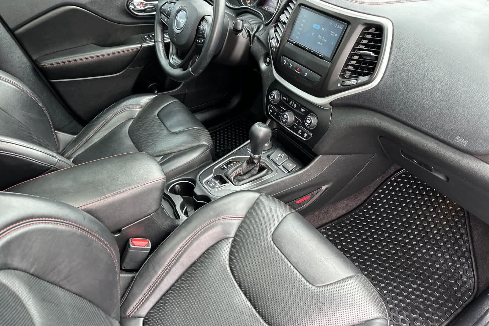 Used 2019 Jeep Cherokee Trailhawk AWD/4WD image 16