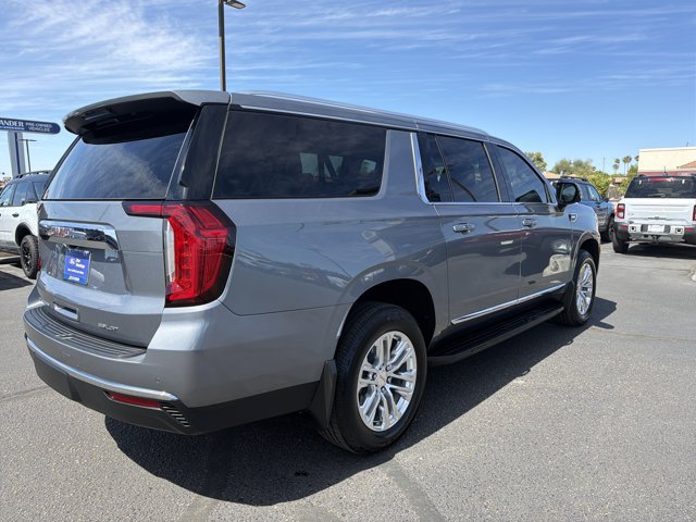 Used 2022 GMC Yukon XL SLT w/ SLT Premium Package AWD/4WD image 5