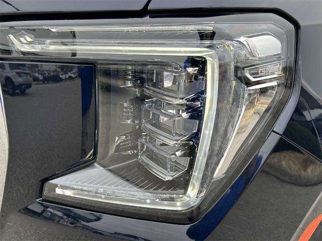 Used 2024 GMC Yukon SLT image 10