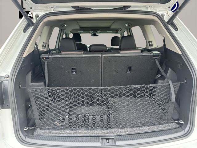 Used 2024 Volkswagen Atlas Peak Edition SE AWD/4WD image 10
