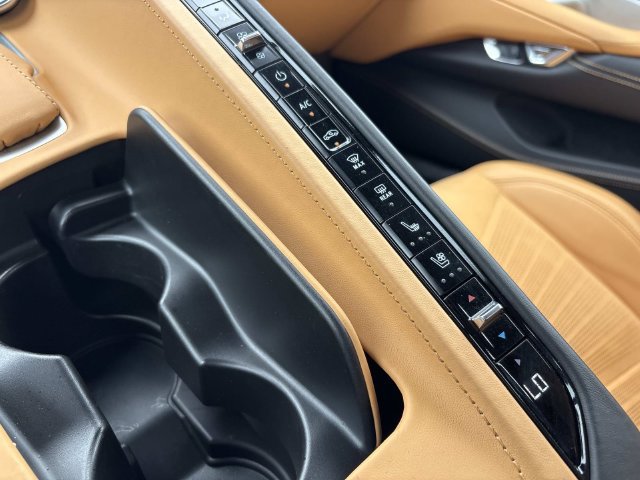 Used 2025 Chevrolet Corvette Stingray Premium Conv w/ Z51 Performance Package RWD image 31