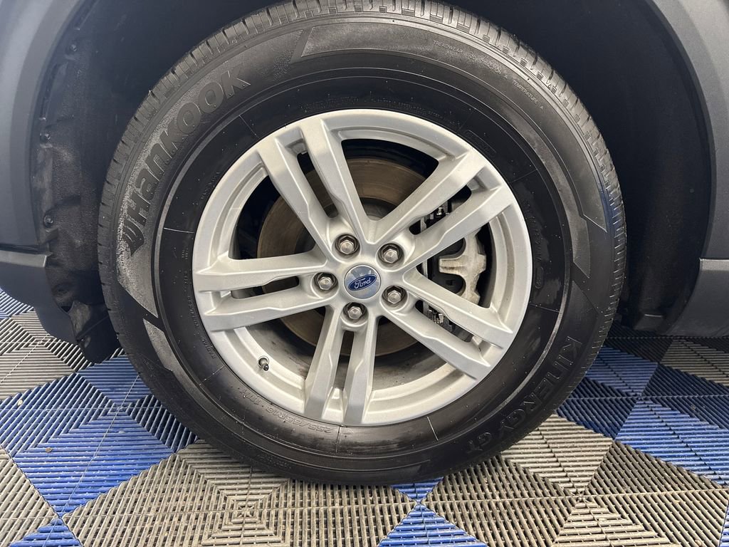 Certified 2022 Ford Explorer XLT w/ Equipment Group 202A AWD/4WD image 30