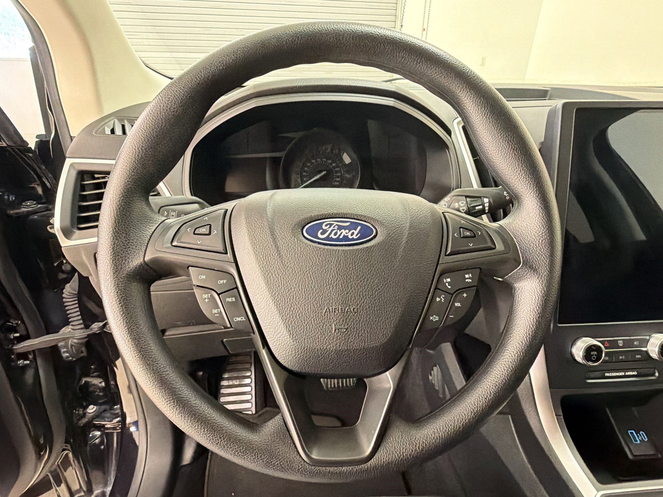 Certified 2022 Ford Edge SE w/ Black Appearance Package AWD/4WD image 16