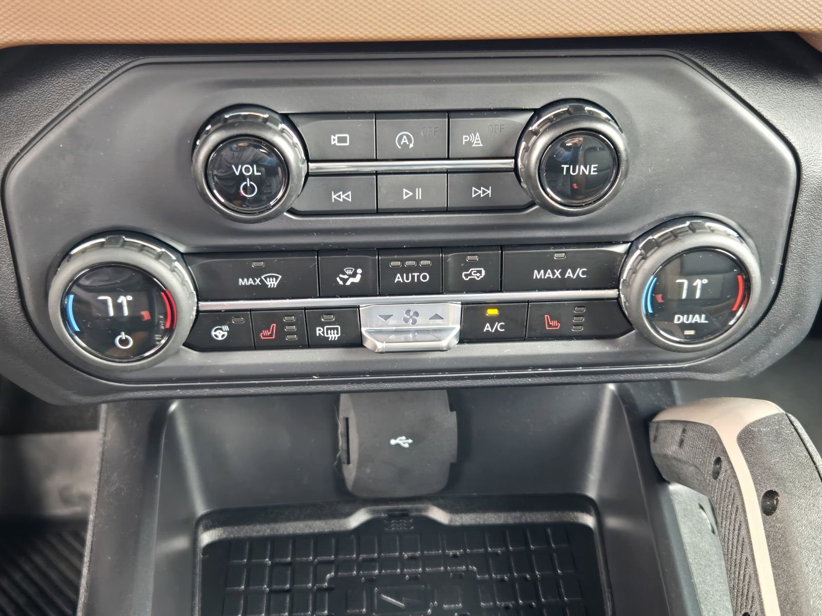 Certified 2024 Ford Bronco Outer Banks AWD/4WD image 16