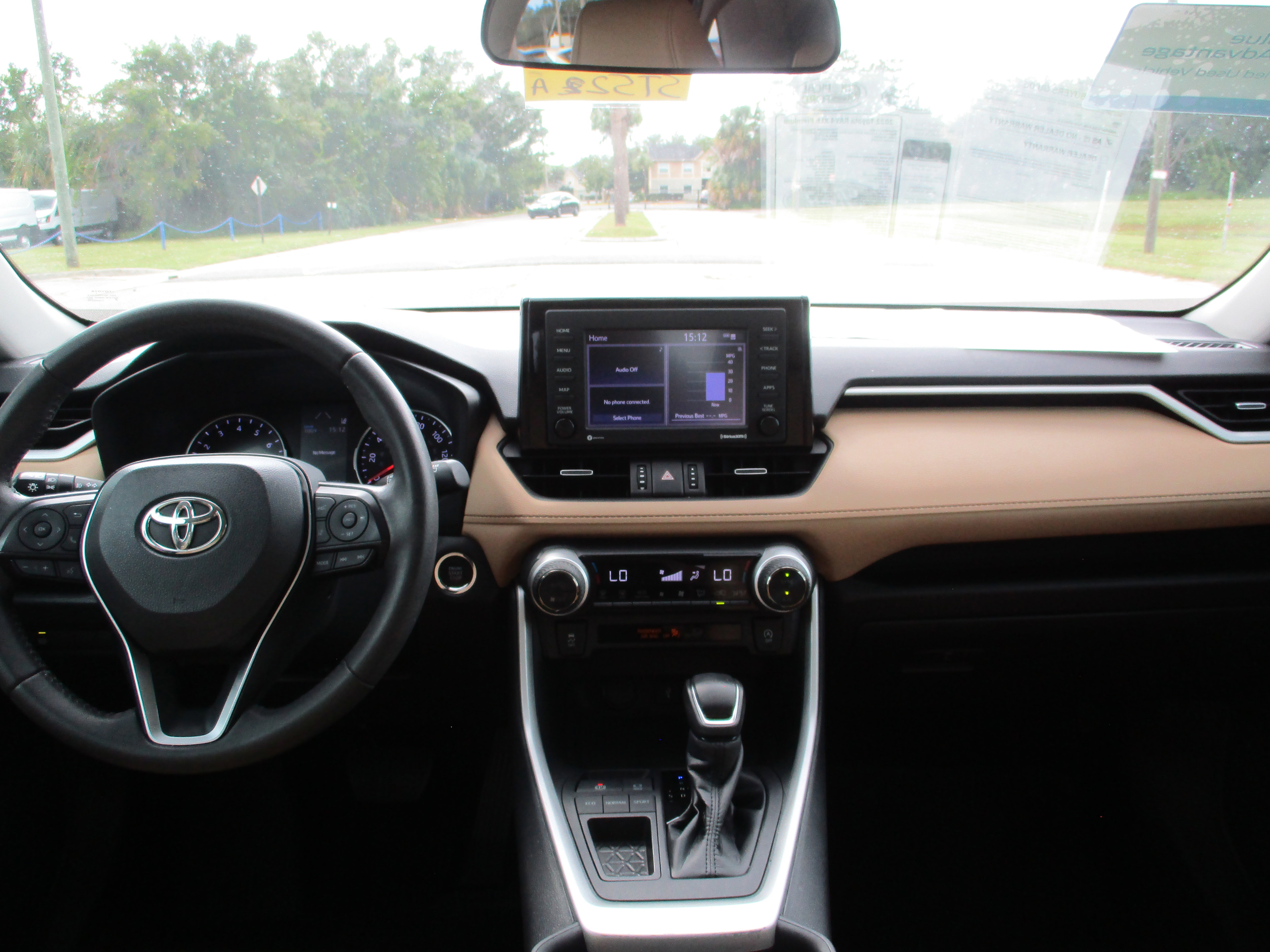 Used 2022 Toyota RAV4 XLE Premium image 18