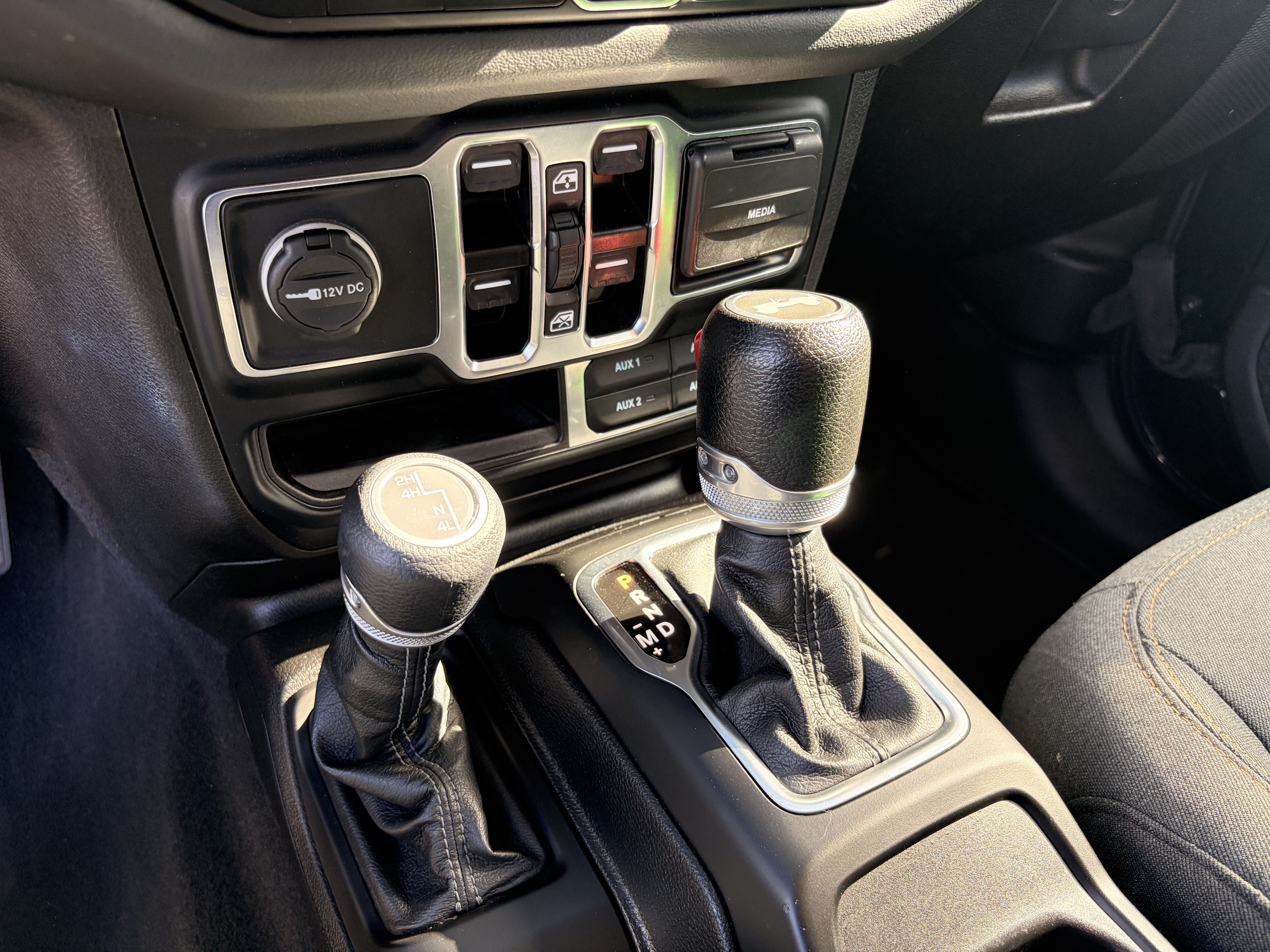 Used 2024 Jeep Wrangler Unlimited Sahara AWD/4WD image 15