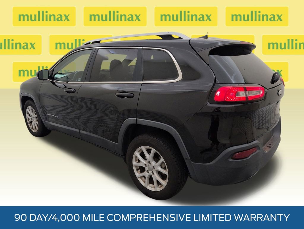 Used 2017 Jeep Cherokee Latitude w/ Safety/Convenience Group FWD image 9