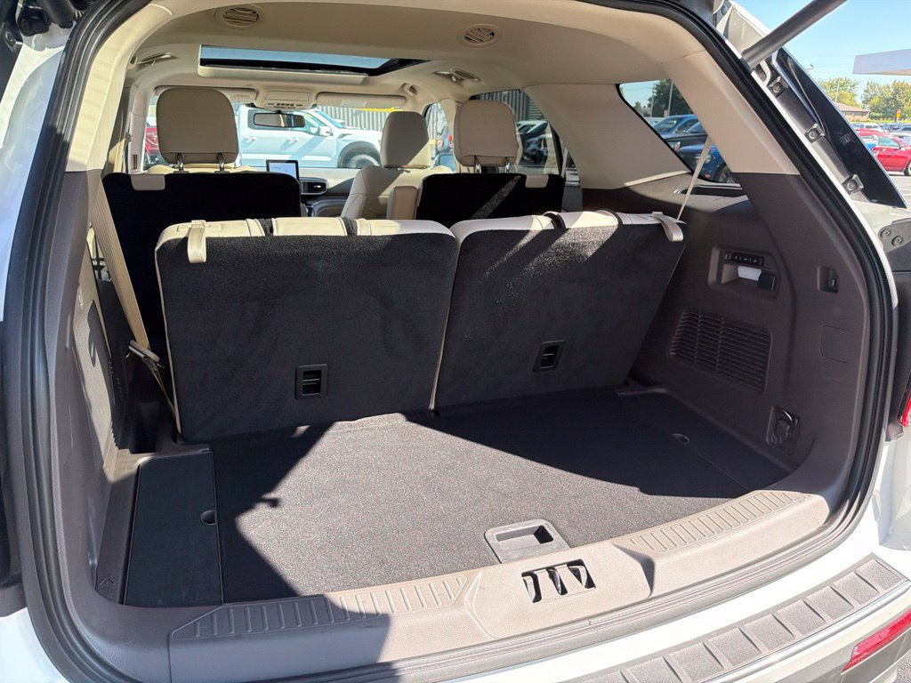 Certified 2023 Ford Explorer Platinum w/ Technology Package AWD/4WD image 17