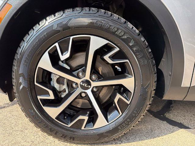Used 2024 Kia Sportage EX AWD/4WD image 7
