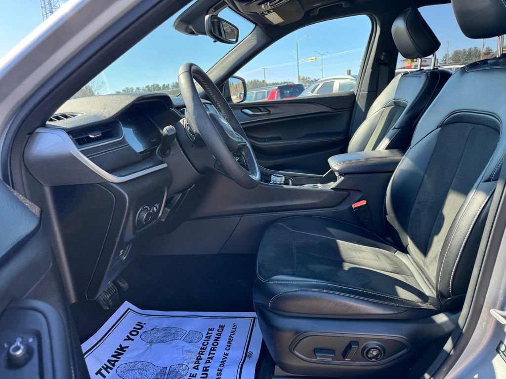 Used 2024 Jeep Grand Cherokee L Altitude image 13