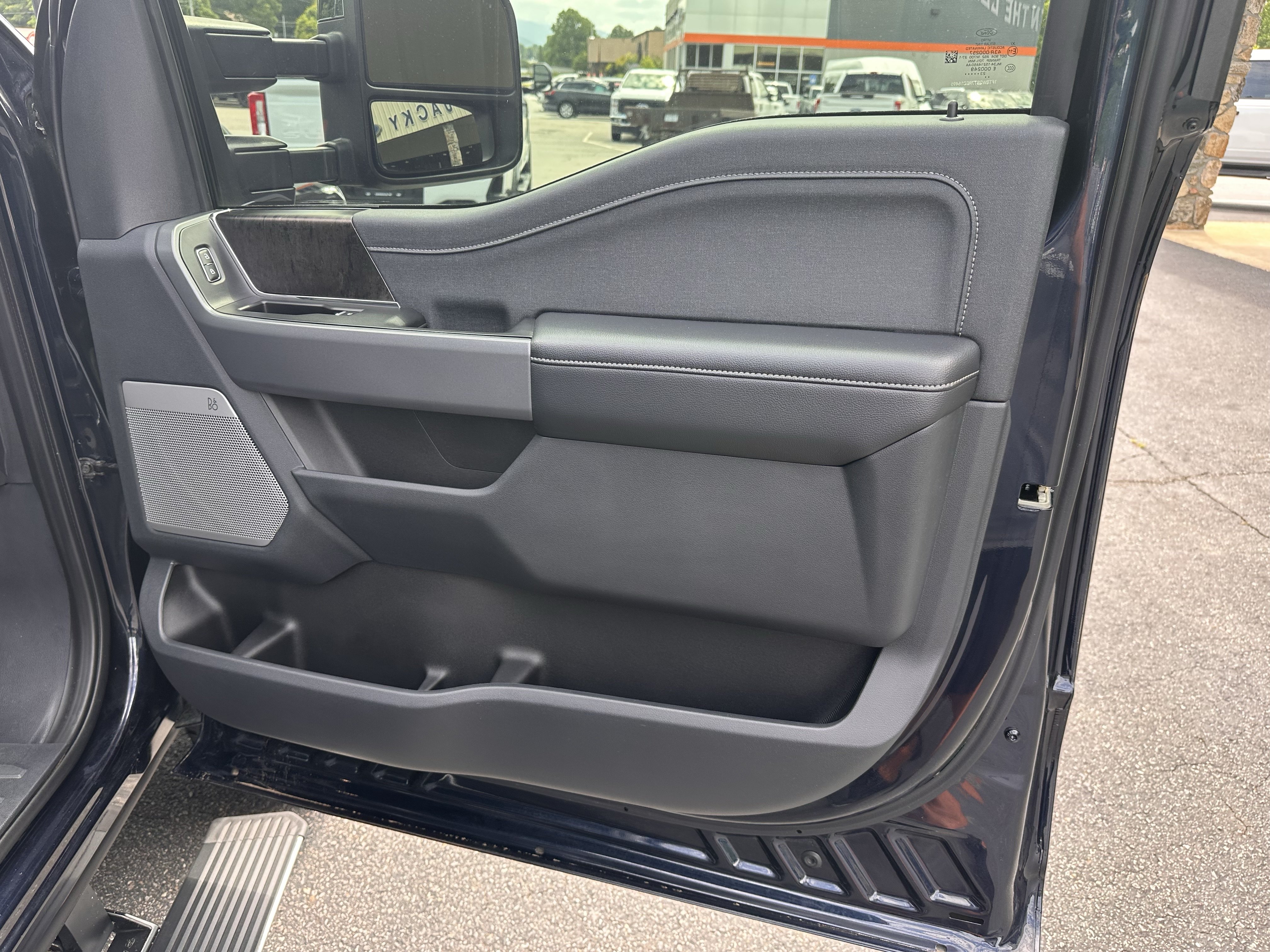 Certified 2024 Ford F250 Lariat w/ Lariat Ultimate Package AWD/4WD image 15
