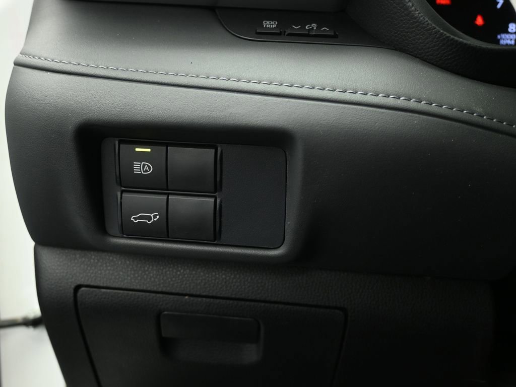 Used 2021 Toyota Highlander LE image 38