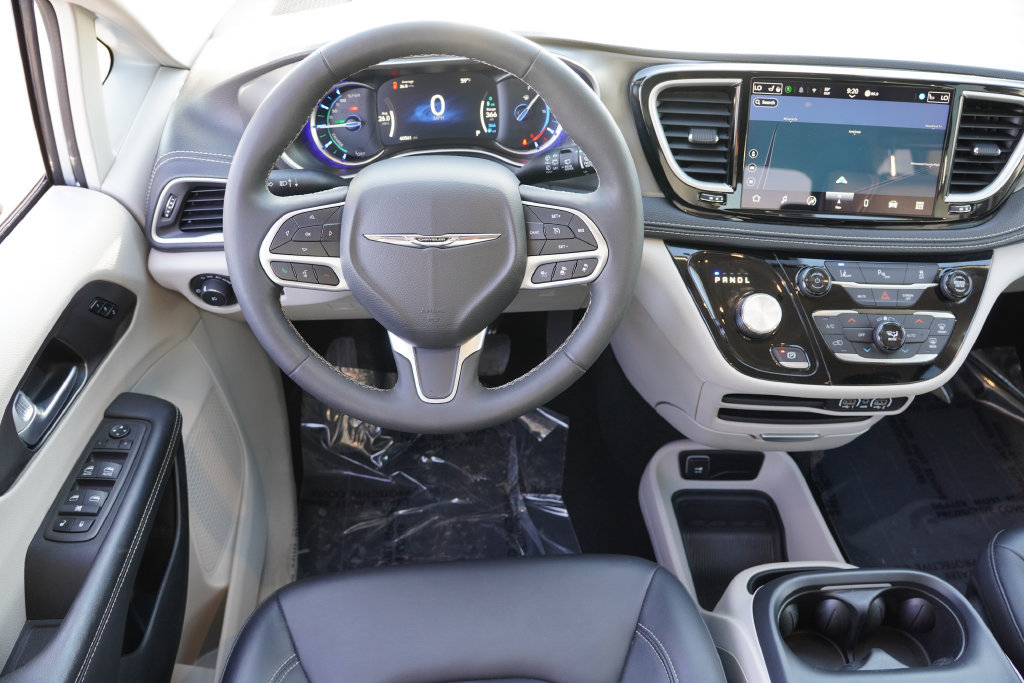 Used 2024 Chrysler Pacifica Limited FWD image 21