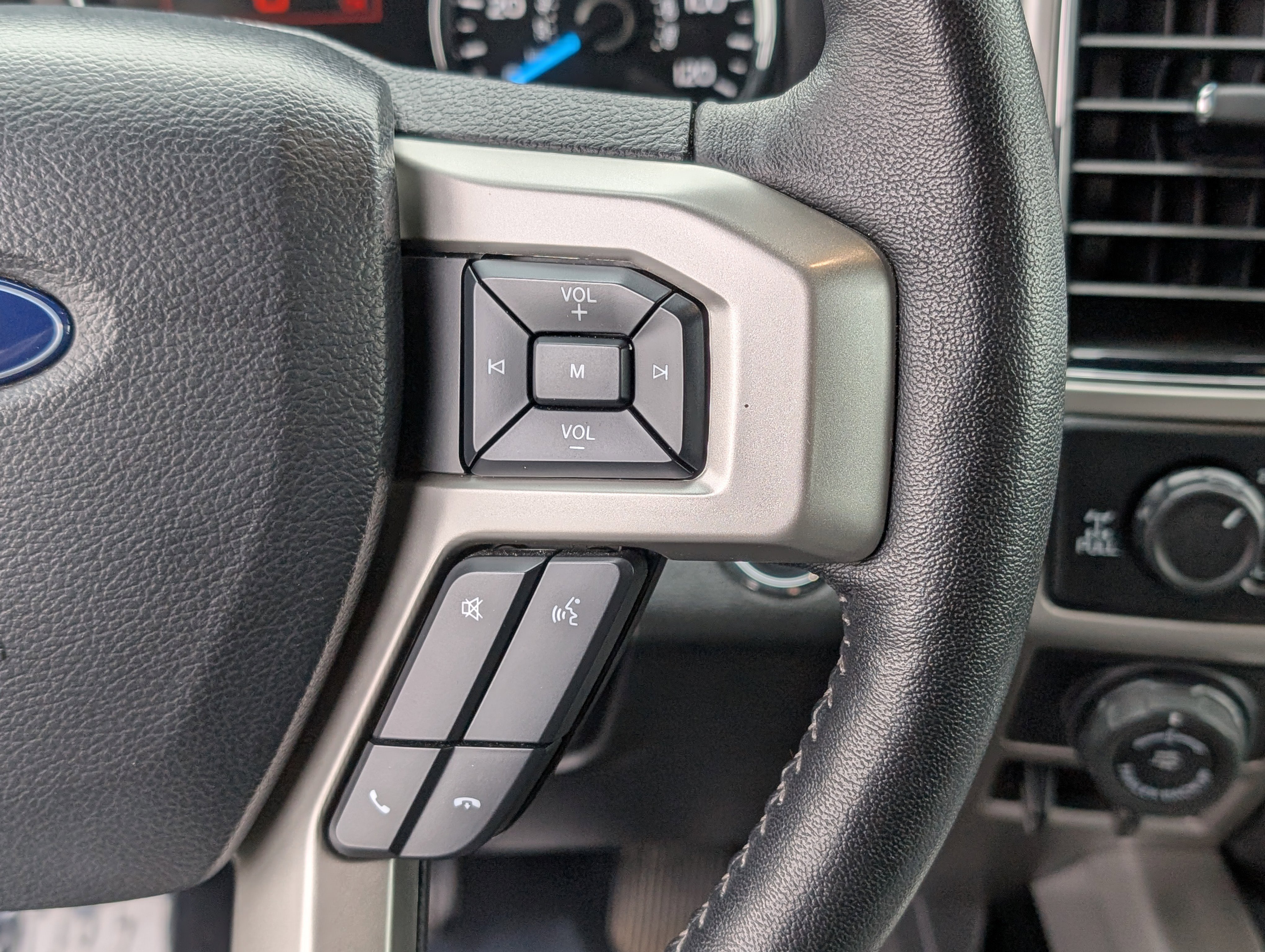 Certified 2020 Ford F150 Lariat w/ Equipment Group 502A Luxury image 22