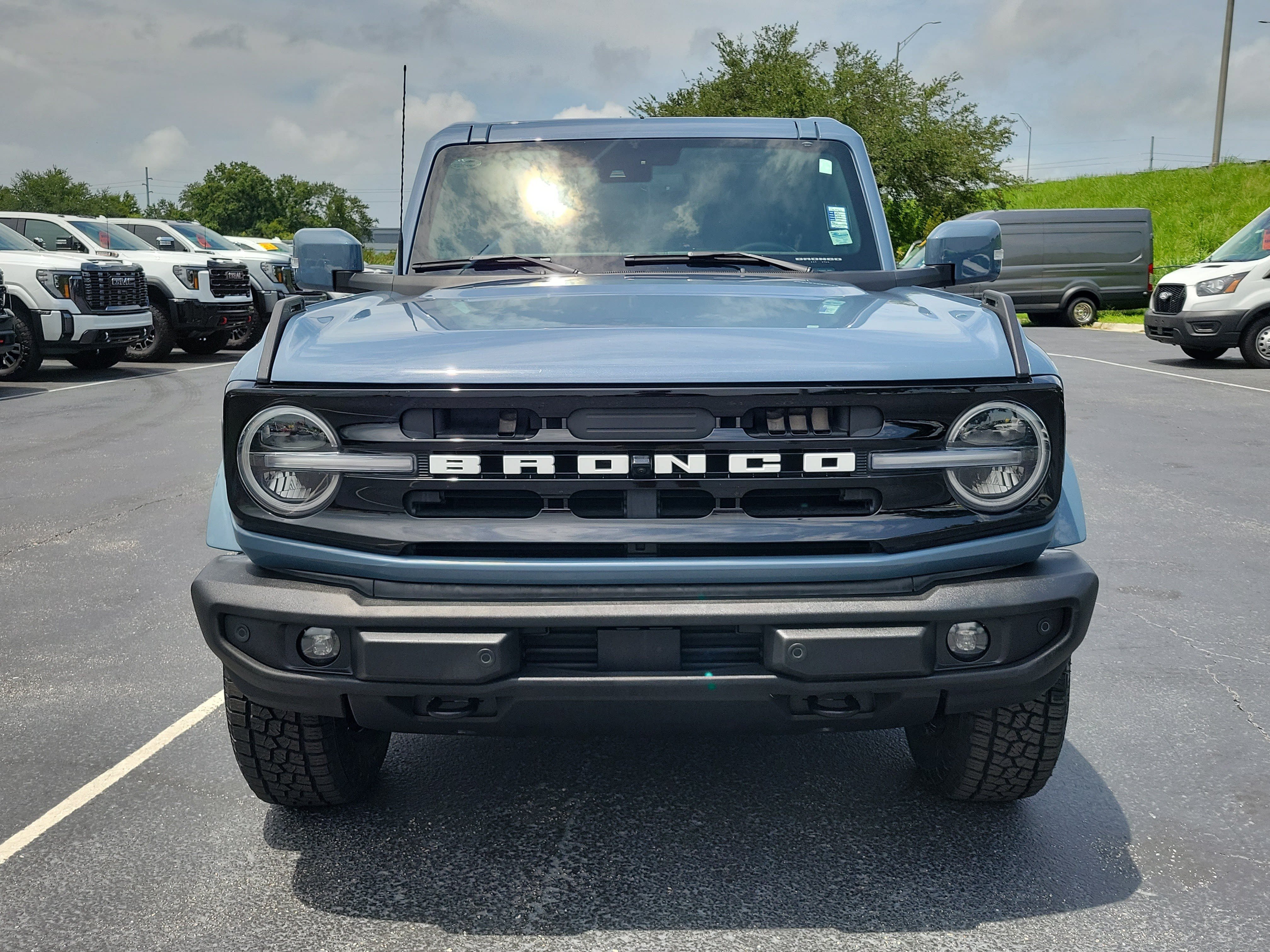 Certified 2025 Ford Bronco Outer Banks AWD/4WD image 2