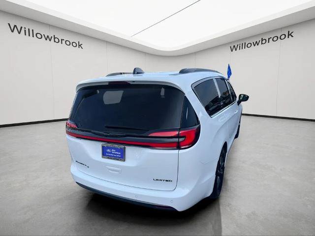 Used 2025 Chrysler Pacifica Limited FWD image 5