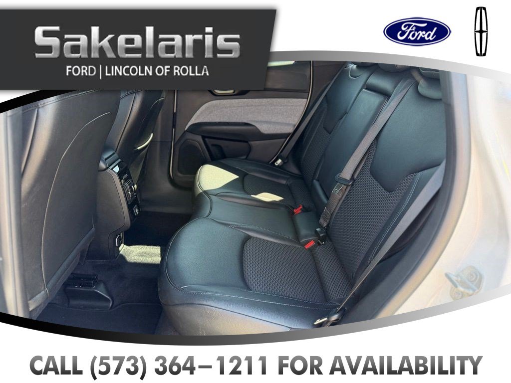 Used 2025 Jeep Compass Latitude AWD/4WD image 33