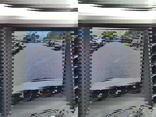 Used 2023 GMC Acadia SLE w/ Driver Convenience Package image 12