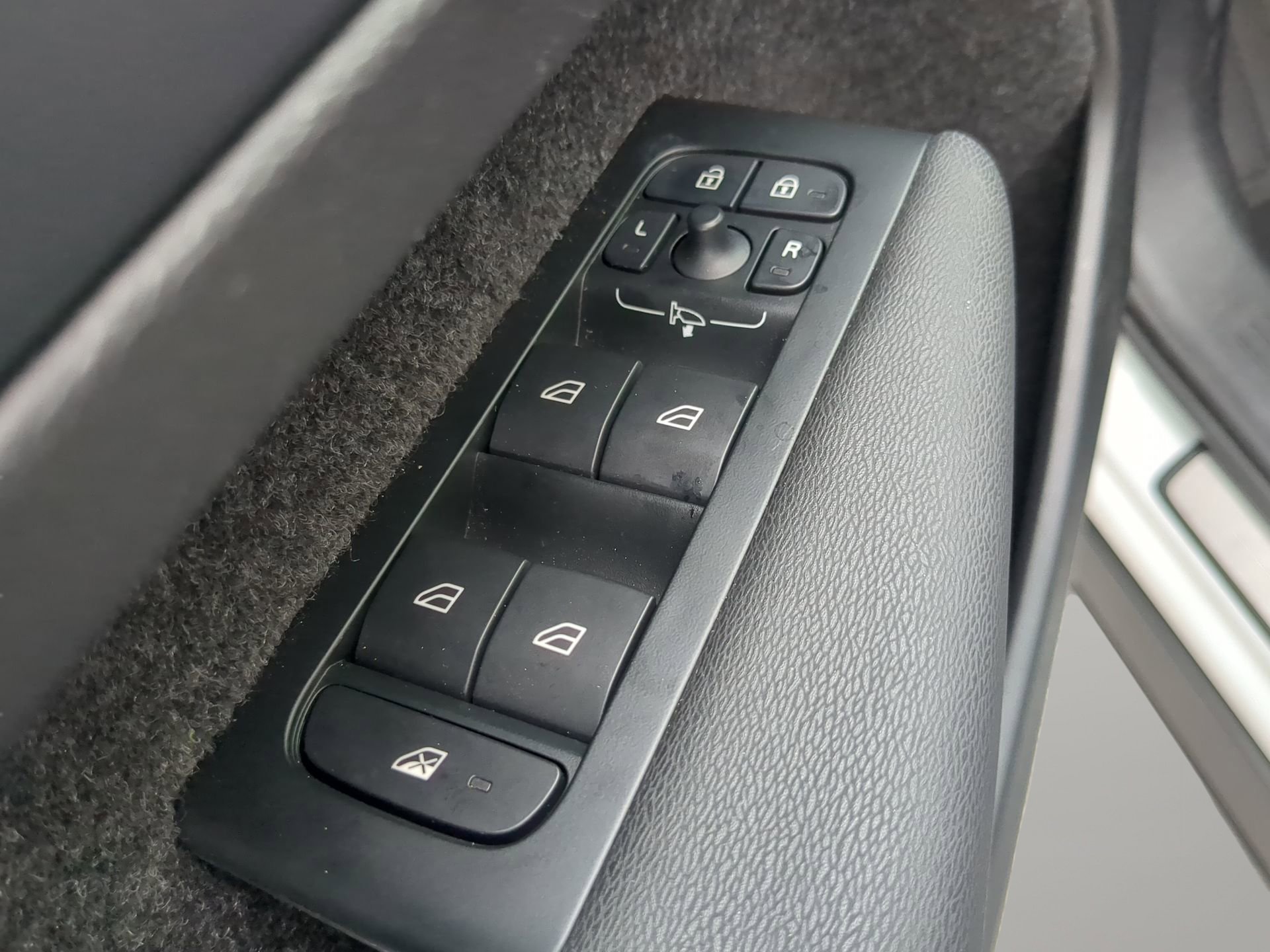 Used 2026 Volvo XC40 B5 Plus AWD/4WD image 55