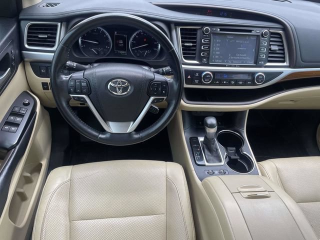 Used 2017 Toyota Highlander Limited Platinum AWD/4WD image 13