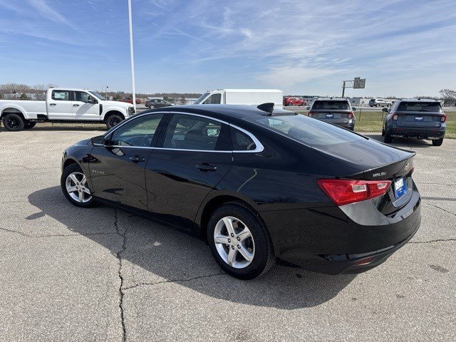 Used 2023 Chevrolet Malibu LS image 3