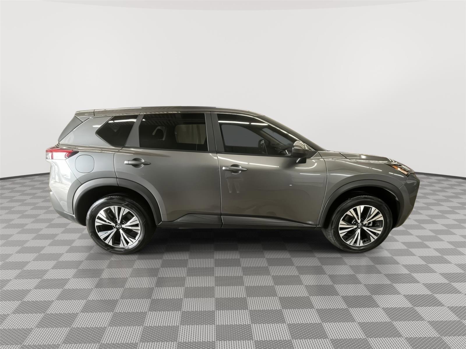 Used 2023 Nissan Rogue SV image 6