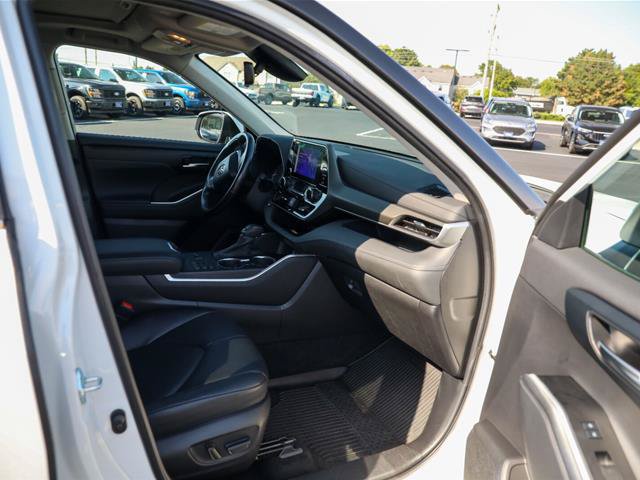 Used 2023 Toyota Highlander XLE FWD image 30