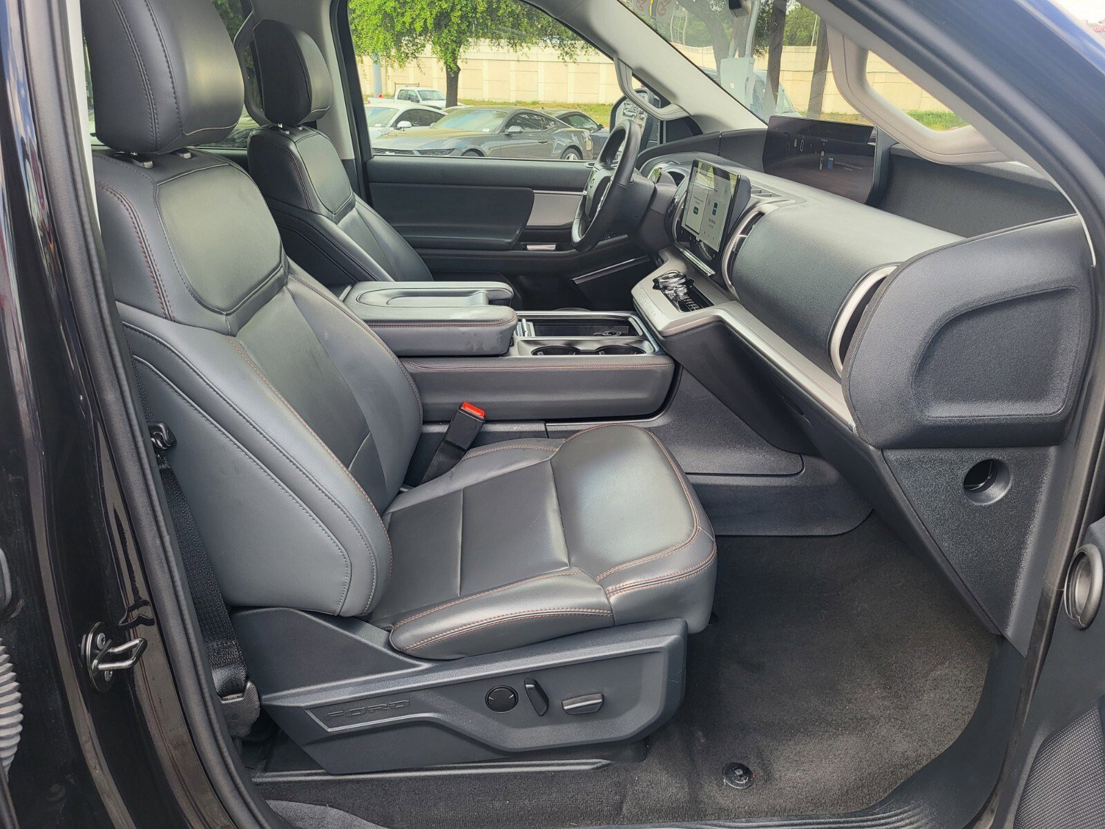 Certified 2025 Ford Expedition Active image 12