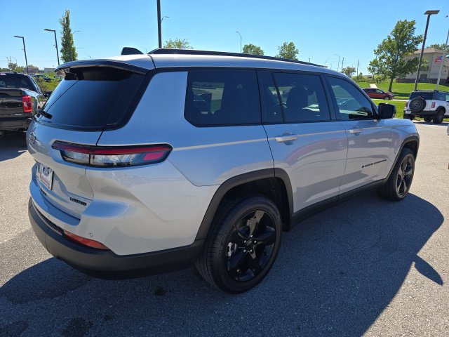 Used 2024 Jeep Grand Cherokee L Limited w/ Luxury Tech Group II AWD/4WD image 5