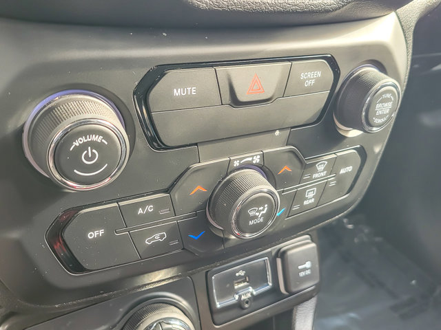 Used 2020 Jeep Renegade Trailhawk w/ UConnect 8.4 Nav Group image 15