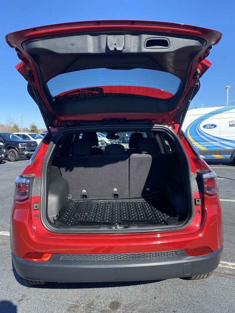 Used 2024 Jeep Compass Sport image 9