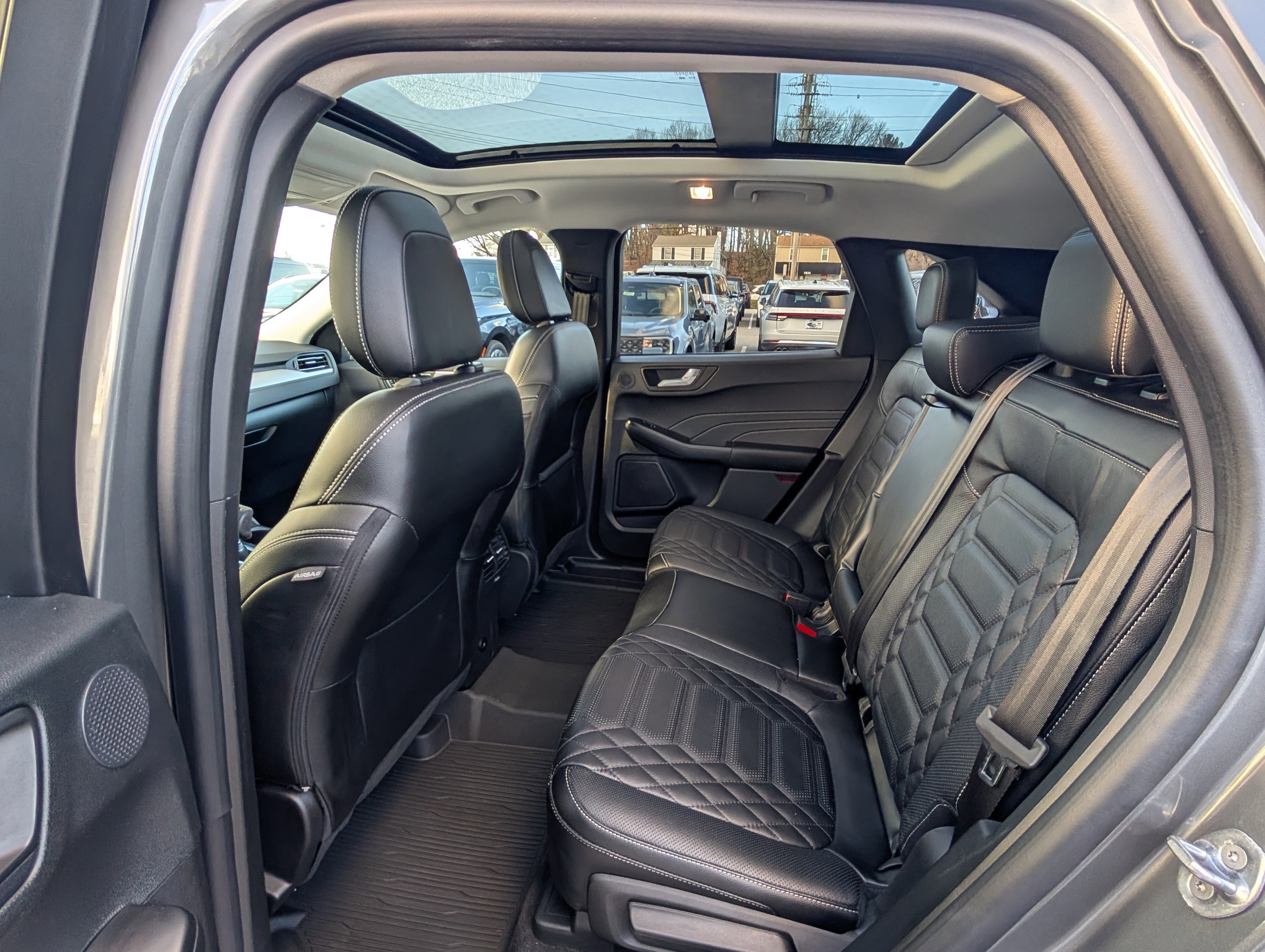 Certified 2023 Ford Escape SE w/ PHEV Premium Package image 16