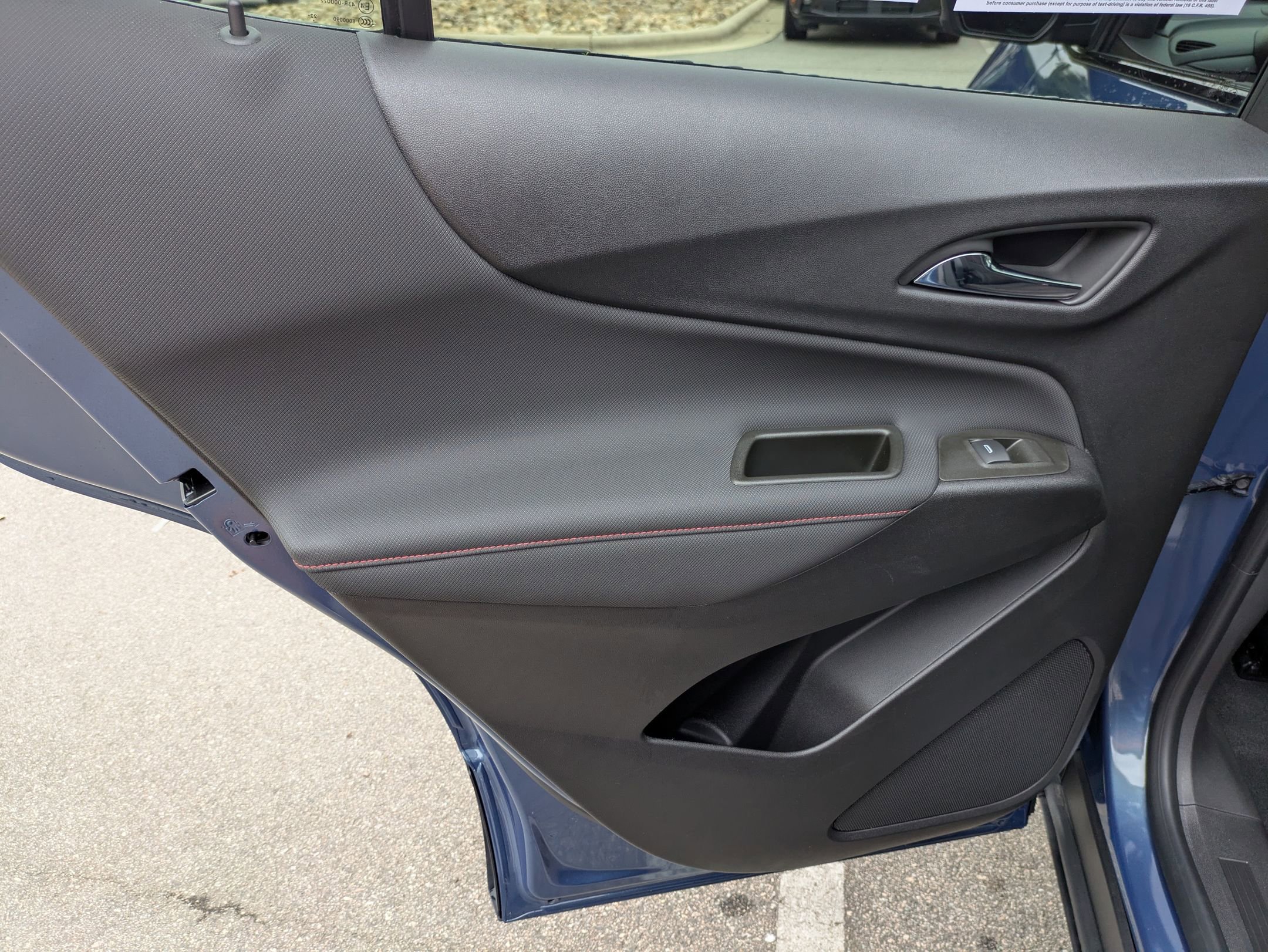 Used 2024 Chevrolet Equinox RS FWD image 31