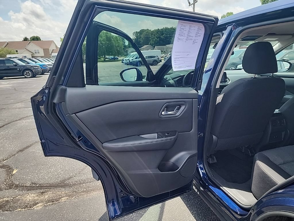 Used 2025 Nissan Rogue SV AWD/4WD image 21