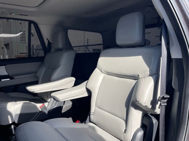 Certified 2025 Ford Expedition Active image 9