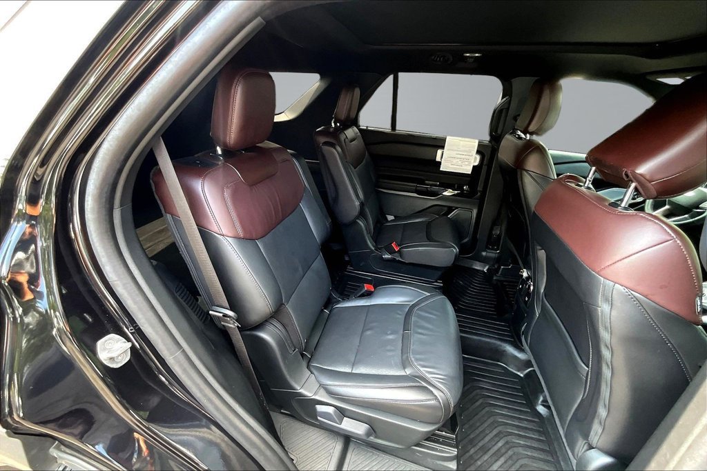 Certified 2024 Ford Explorer Platinum w/ Technology Package AWD/4WD image 27