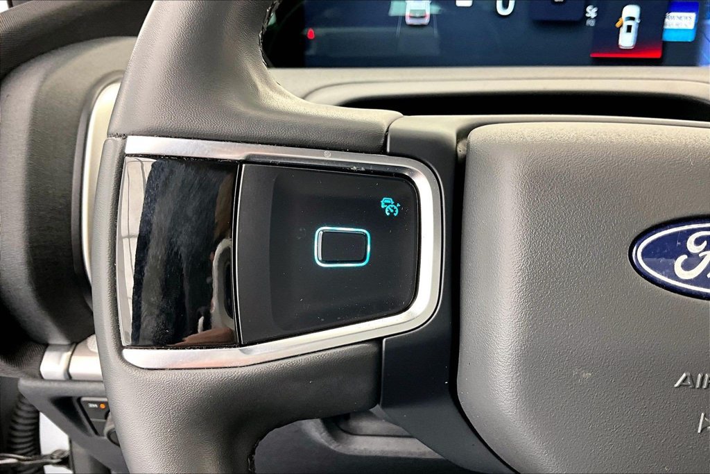 Certified 2025 Ford Expedition Active AWD/4WD image 18
